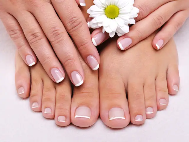 Bayraklı Pedikürcü